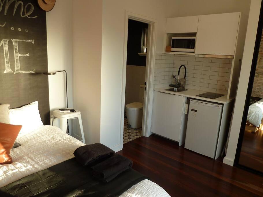 Studio A - Small Gem On The Busy Road Perth Exteriör bild